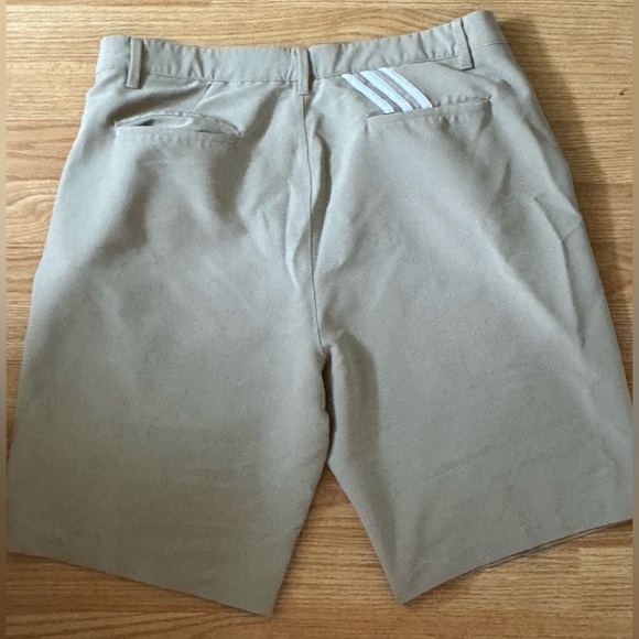 Adidas Ultimate 365 Three Stripes Golf Shorts 10 inch - Picture 4 of 5